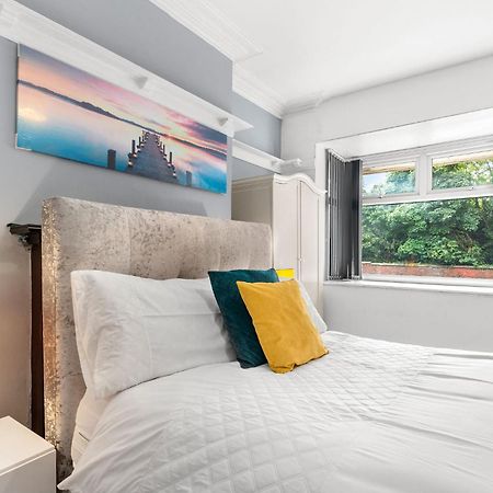 Hilltop Place Suites Near Meadowhall Sheffield Bagian luar foto