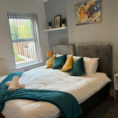 Hilltop Place Suites Near Meadowhall Sheffield Bagian luar foto