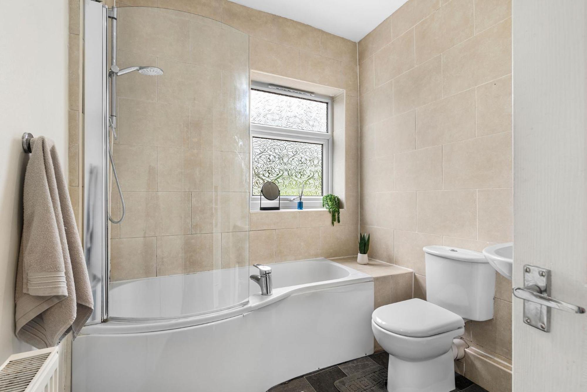 Hilltop Place Suites Near Meadowhall Sheffield Bagian luar foto