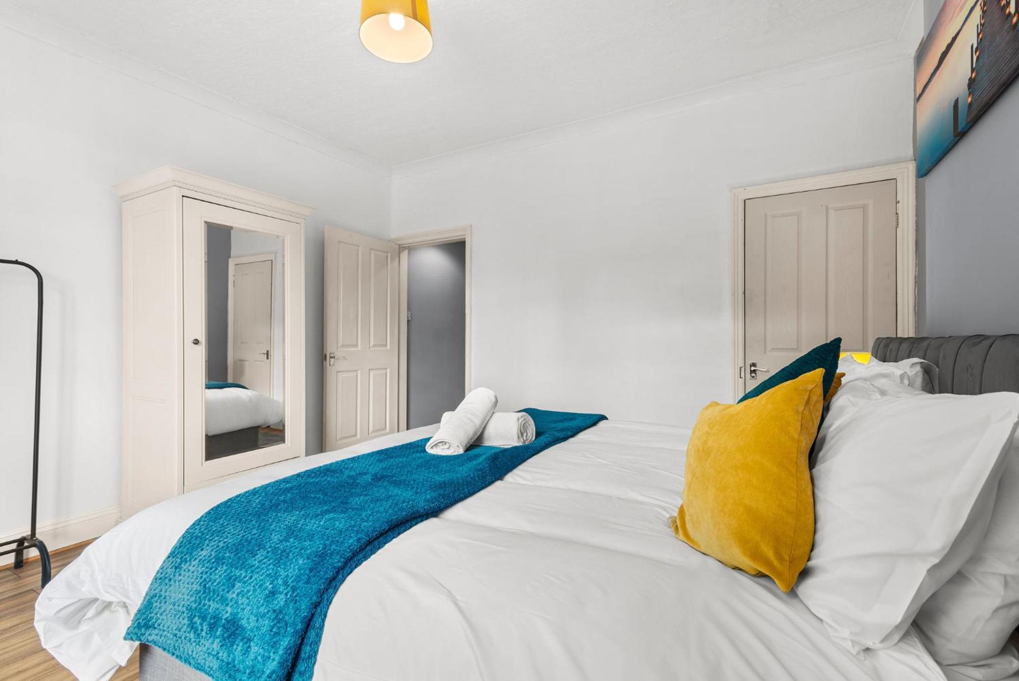 Hilltop Place Suites Near Meadowhall Sheffield Bagian luar foto