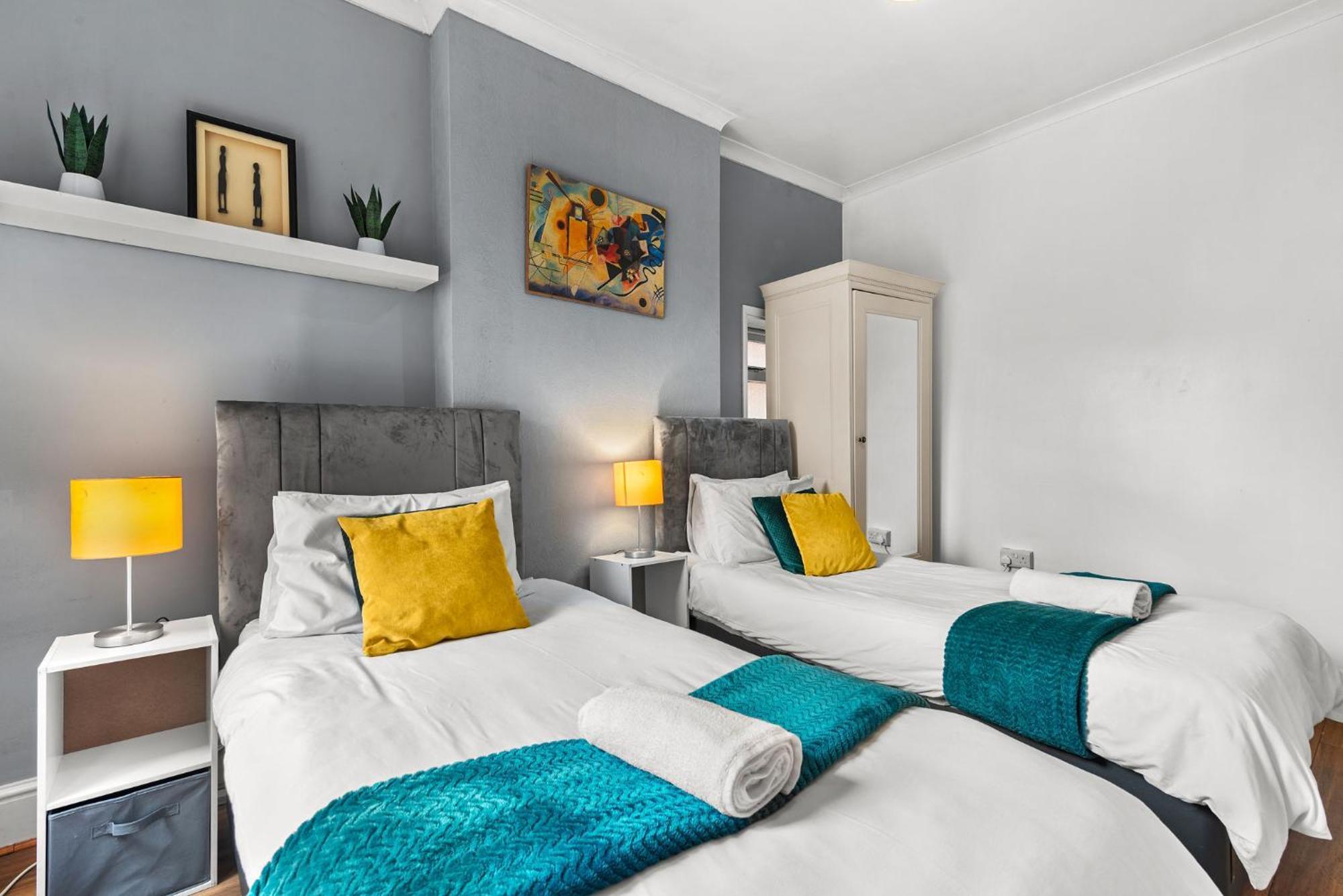 Hilltop Place Suites Near Meadowhall Sheffield Bagian luar foto