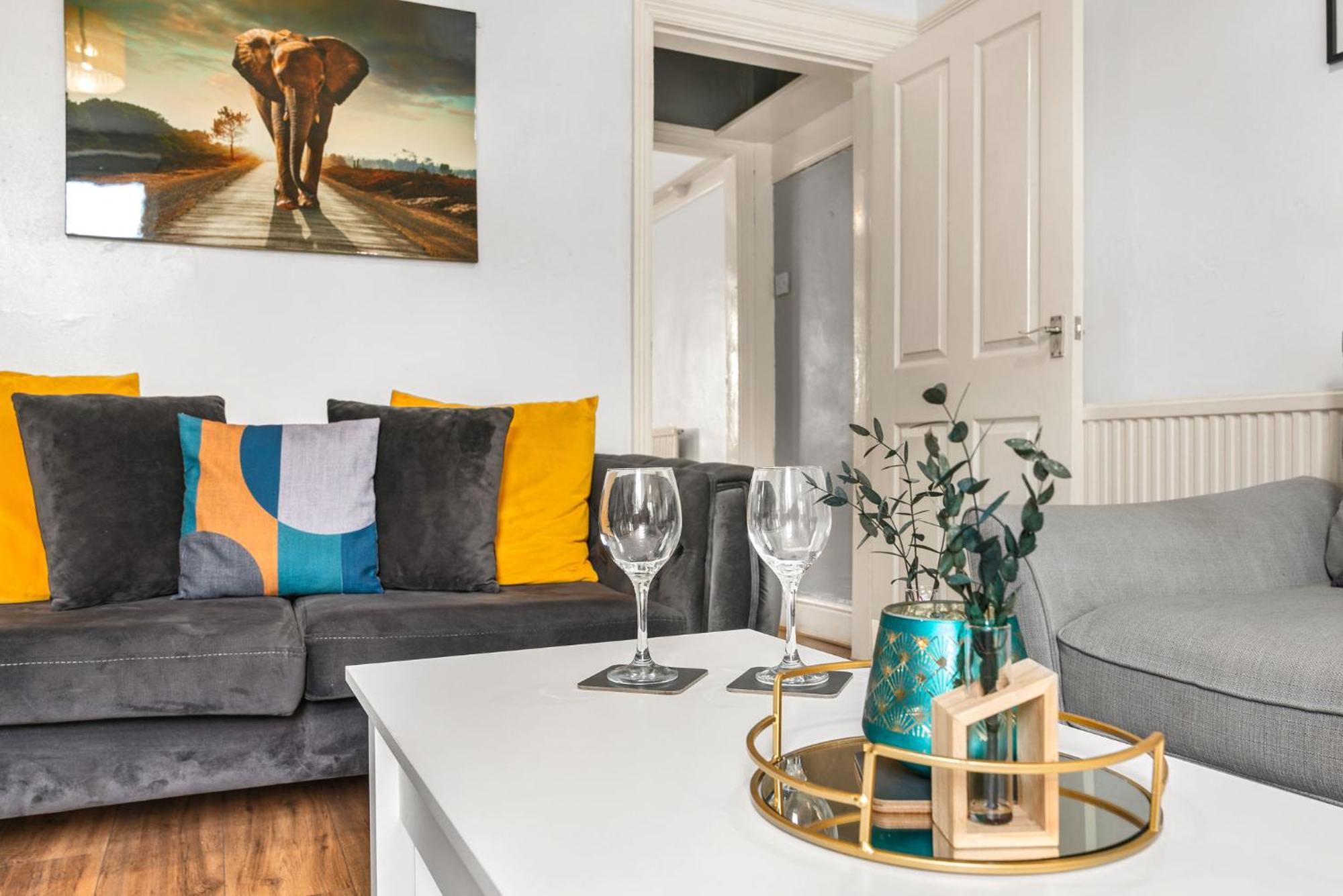 Hilltop Place Suites Near Meadowhall Sheffield Bagian luar foto