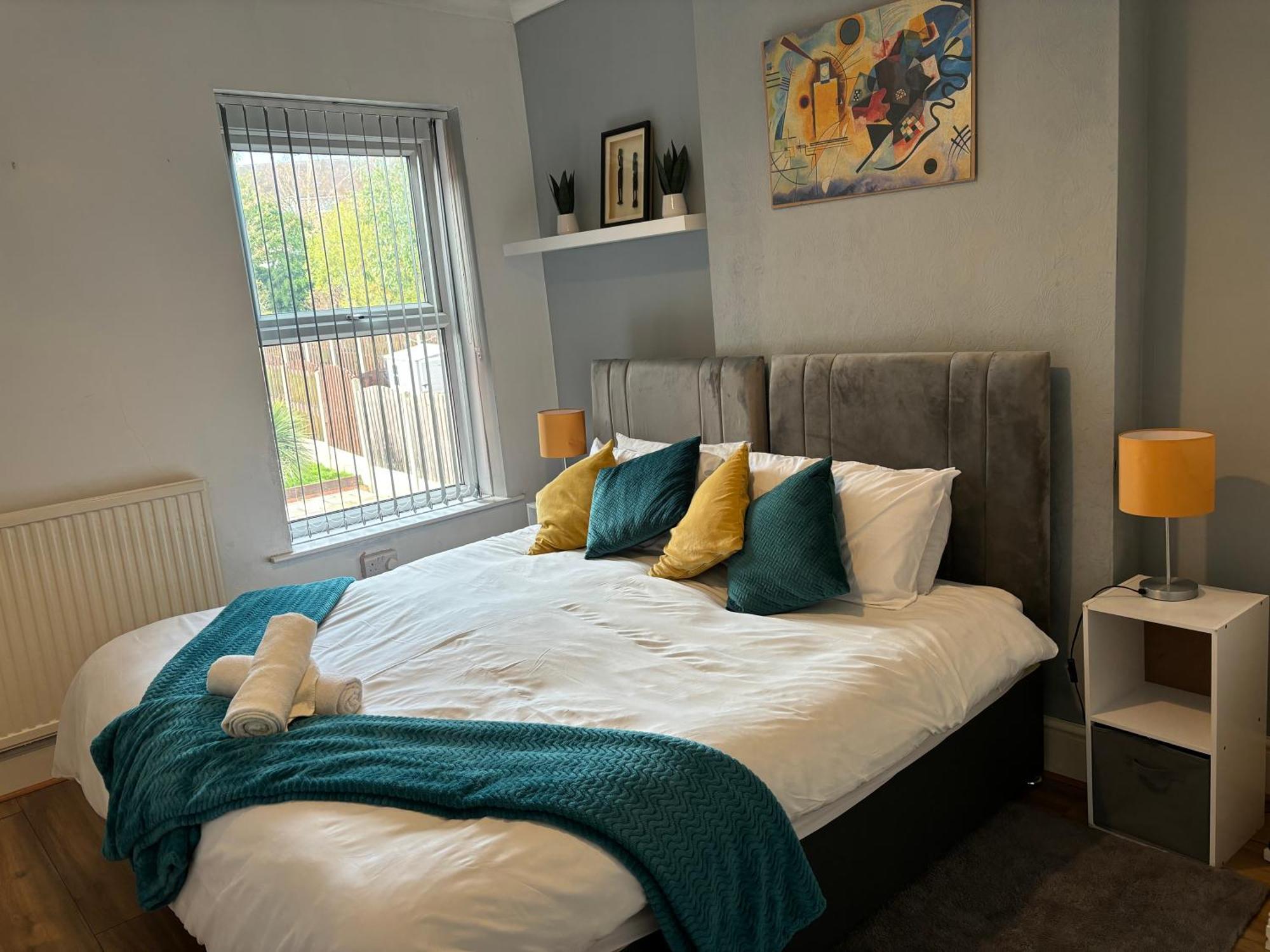 Hilltop Place Suites Near Meadowhall Sheffield Bagian luar foto